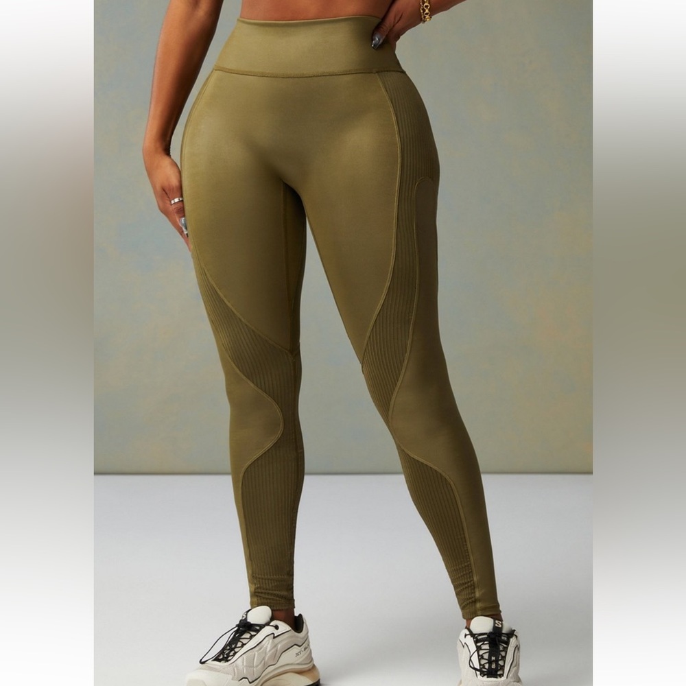 Motion 365+ Contour High waisted legging in dark moss shine